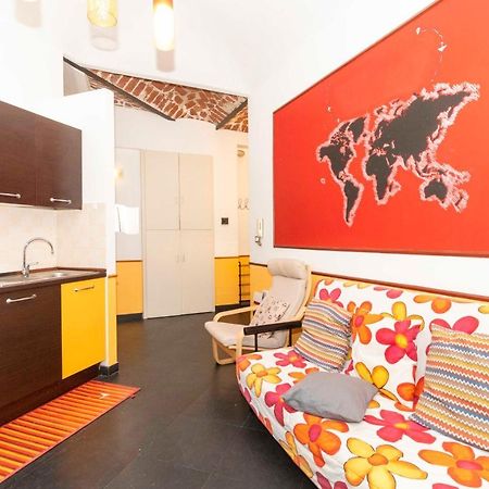 Colourful & Cozy Apartment Cenisia トリノ エクステリア 写真