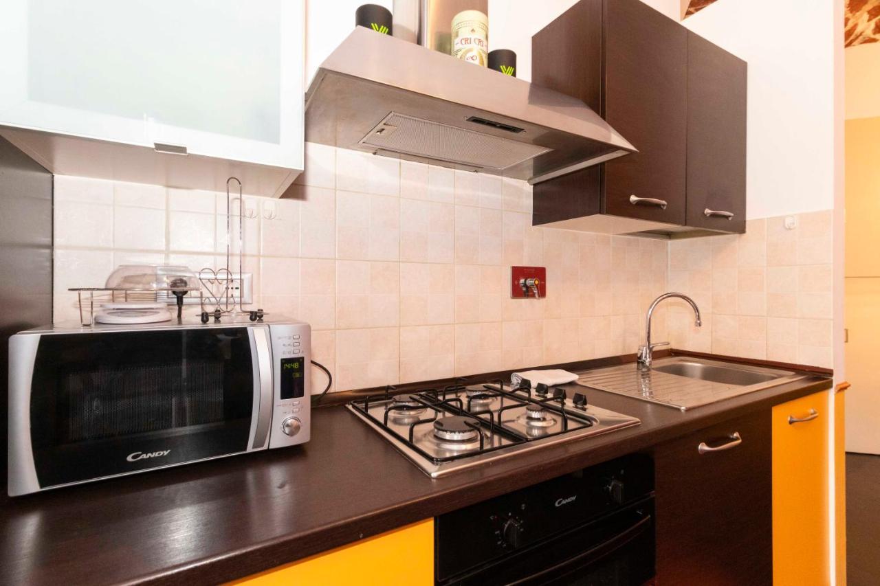 Colourful & Cozy Apartment Cenisia トリノ エクステリア 写真