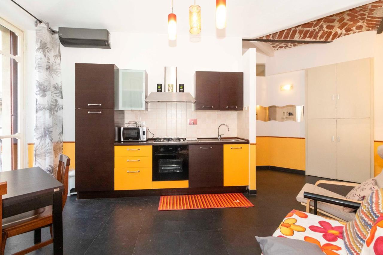 Colourful & Cozy Apartment Cenisia トリノ エクステリア 写真