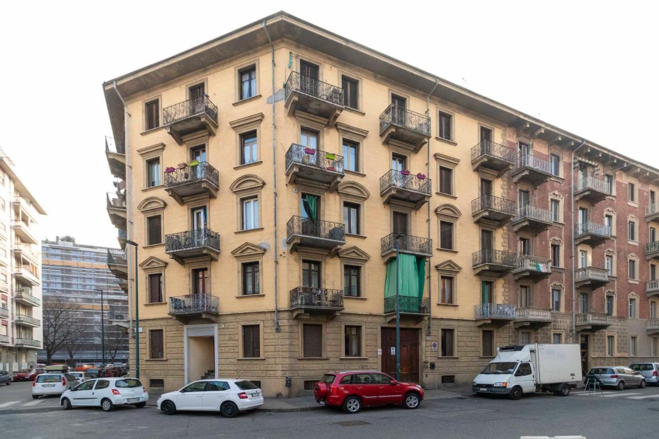 Colourful & Cozy Apartment Cenisia トリノ エクステリア 写真