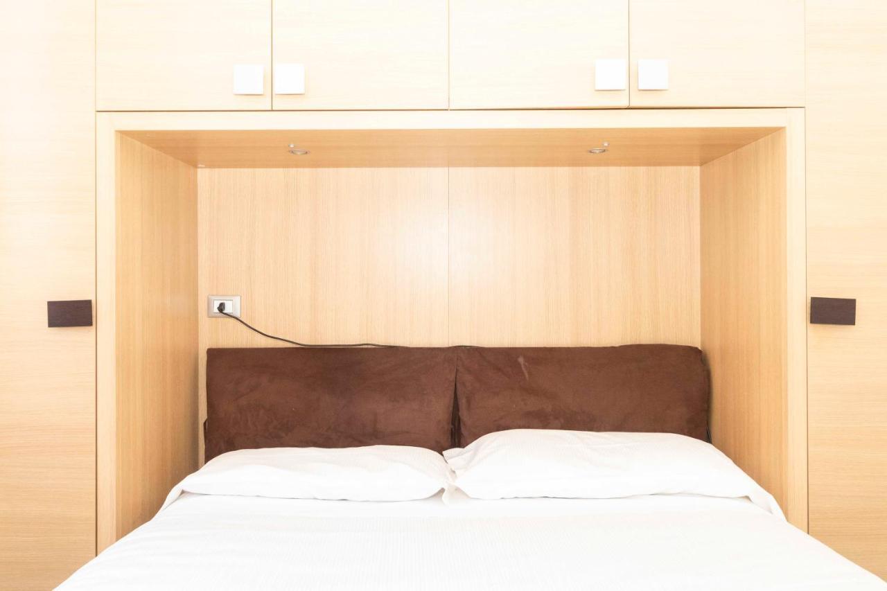 Colourful & Cozy Apartment Cenisia トリノ エクステリア 写真