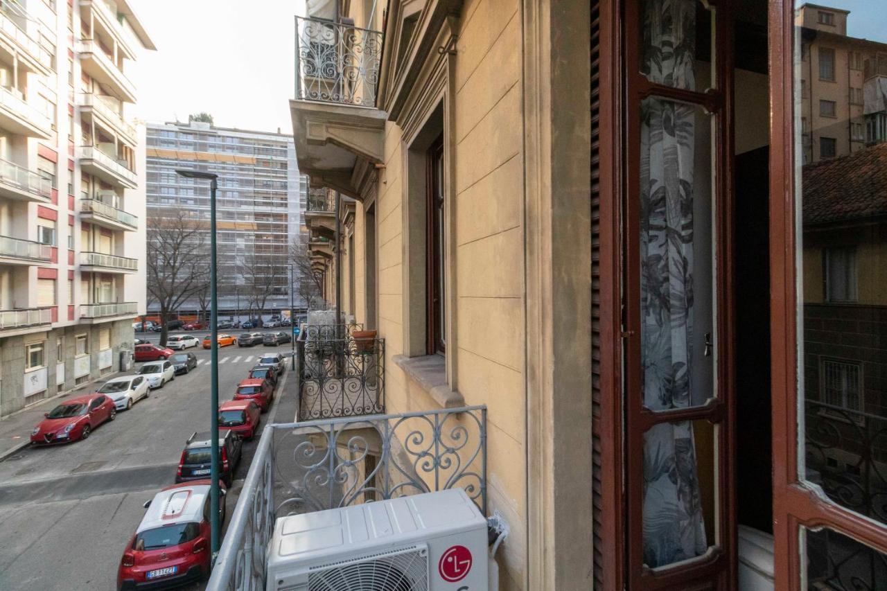 Colourful & Cozy Apartment Cenisia トリノ エクステリア 写真