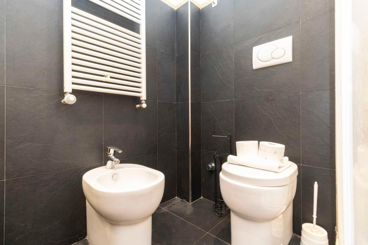 Colourful & Cozy Apartment Cenisia トリノ エクステリア 写真