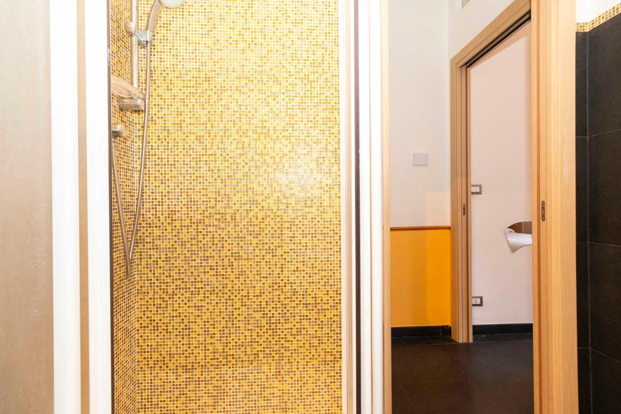 Colourful & Cozy Apartment Cenisia トリノ エクステリア 写真
