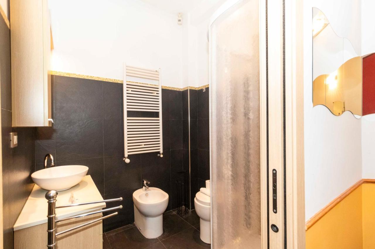 Colourful & Cozy Apartment Cenisia トリノ エクステリア 写真